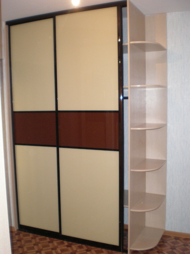 Встроенные шкафы-купе-Шкаф-купе из стекла с Oracal «Модель 119»-фото1